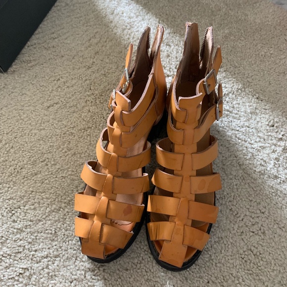 Heels. - Picture 1 of 4